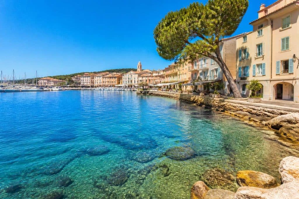 Acheter une résidence secondaire à Sanary-sur-Mer : pourquoi choisir cette destination ?
