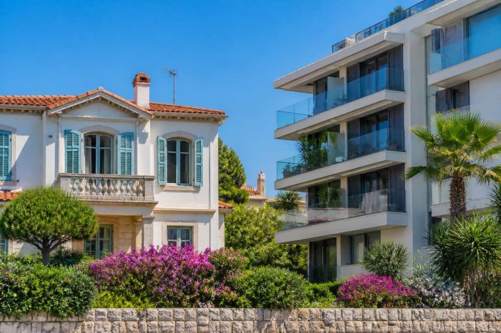 Maison ou appartement : quel choix à Sanary-sur-Mer ?