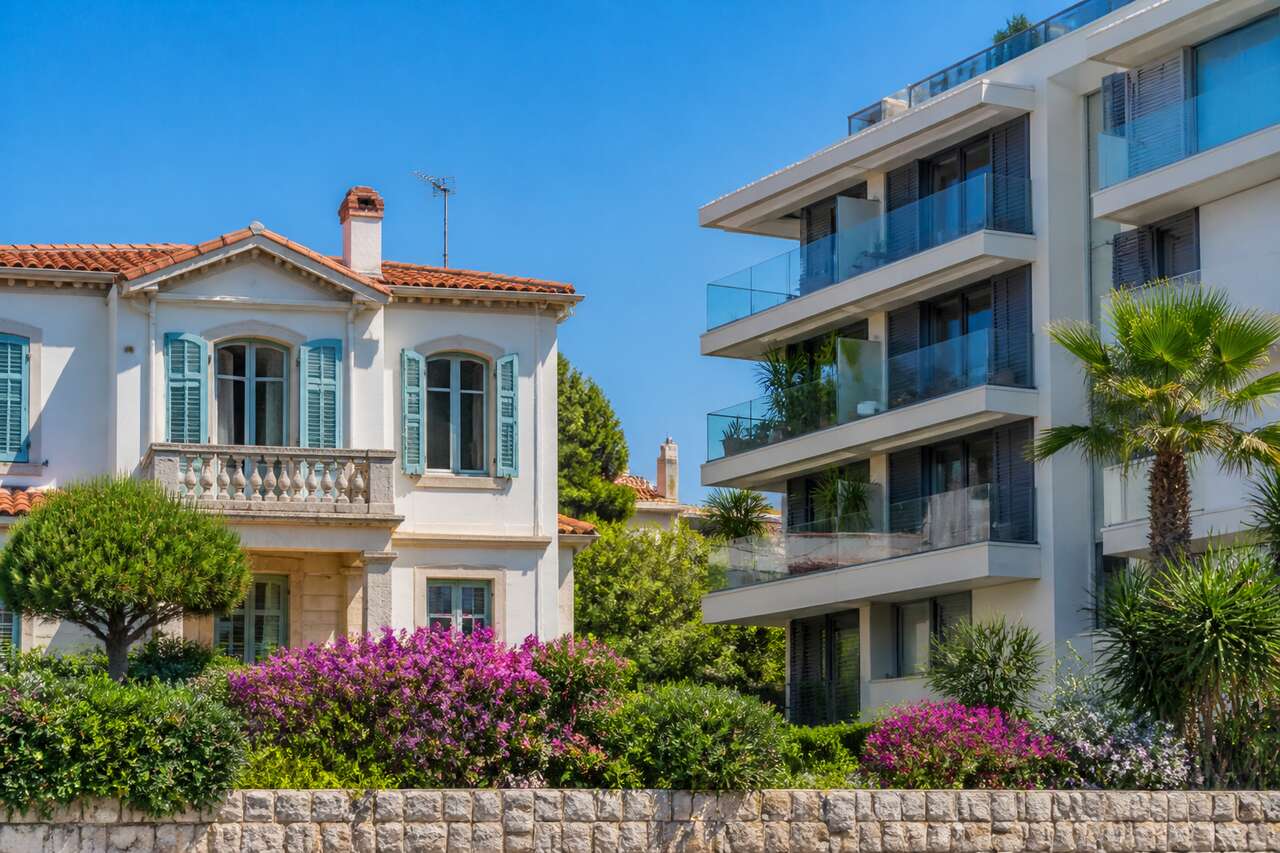 Maison ou appartement : quel choix à Sanary-sur-Mer ?